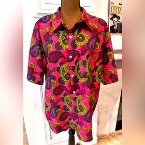 Such a great and unique pink no name men’s party shirt in 2XL worn only once!